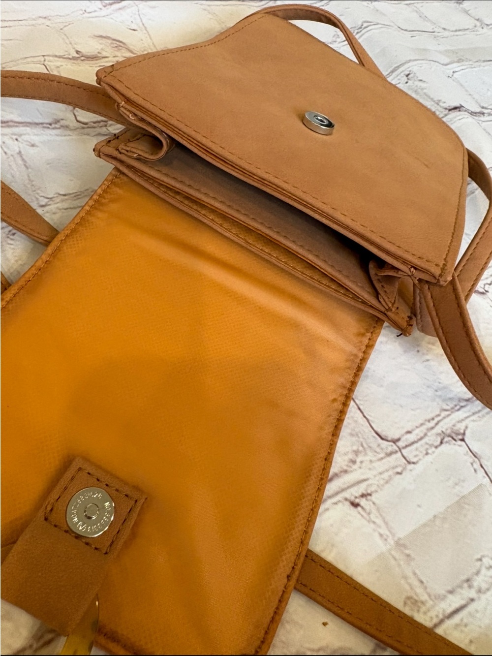 Classic Tan Crossbody Shoulder Bag - Women's Everyday Purse - Picture 4 of 6